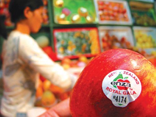 美食资讯:水果商行业潜规则 标签想贴什么贴什