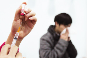 专家:流感疫苗不预防普通感冒 注射2周后起效