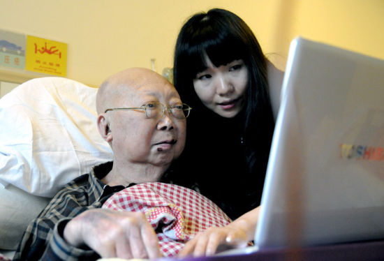 全球网友用爱心带病重老人“图游”世界