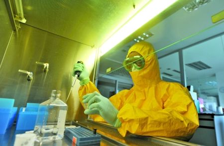 围堵H7N9禽流感:检测试剂抵渝 最快6个月出疫苗