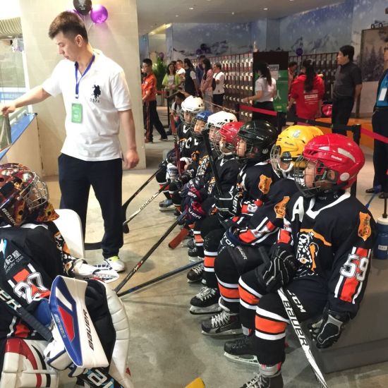 第一届龙湖杯全国青少年U6组冰球挑战赛 在