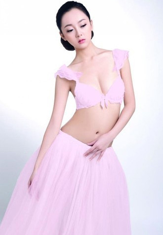重庆美女全裸演绎 美丽粉红丝带